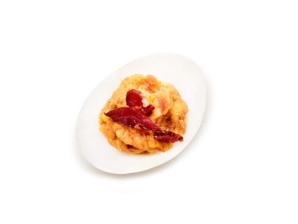 Easy 3-ingredient appetizer: eggs + chipotle mayonnaise + bacon