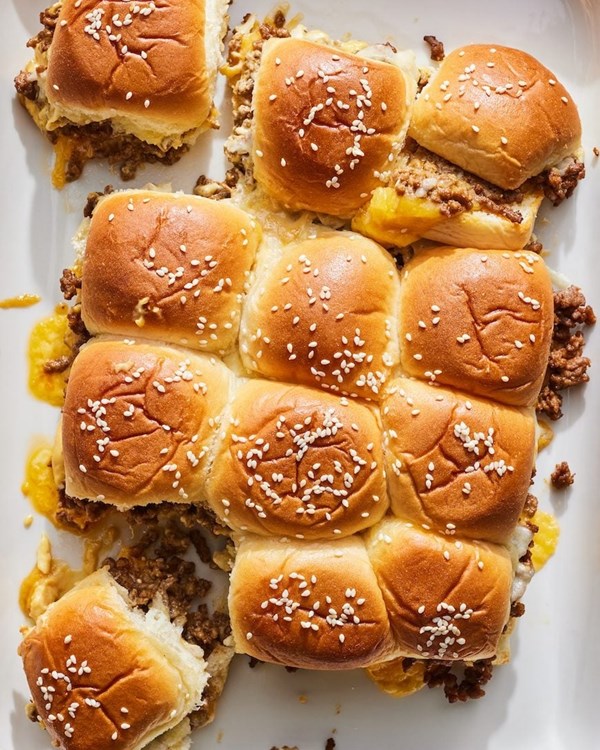 Easy 30-minute cheeseburger sliders 