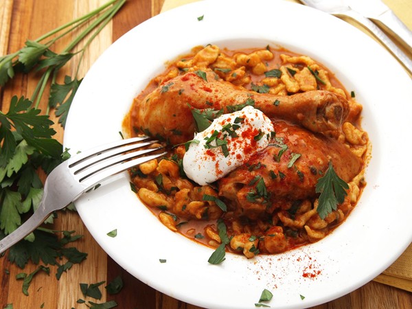 Easy 4-ingredient chicken paprikash