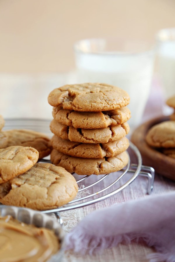 Easy 4-ingredient peanut butter cookies