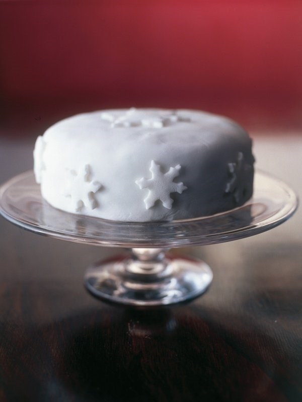 Easy-action Christmas cake