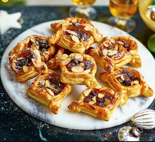 Easy almond mince pie puffs