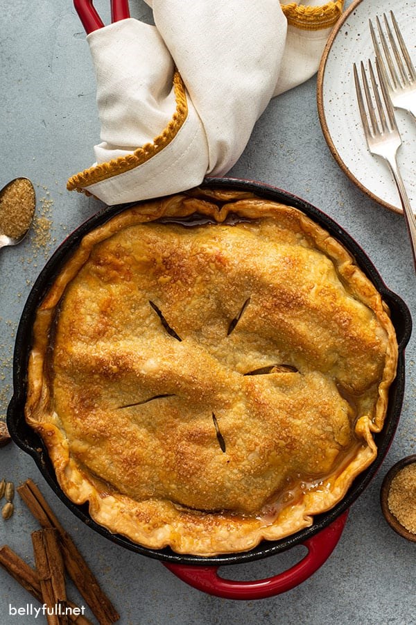 Easy and rustic apple pie