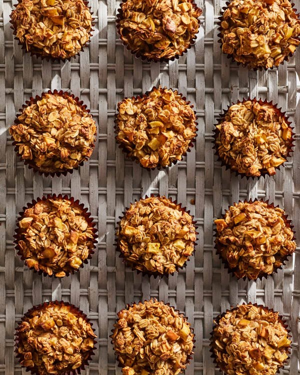 Easy apple cinnamon baked oatmeal cups