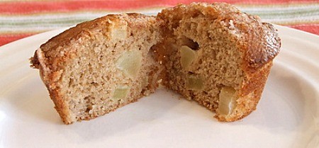 Easy apple-cinnamon muffins