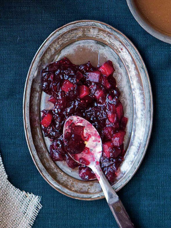 Easy apple cranberry sauce