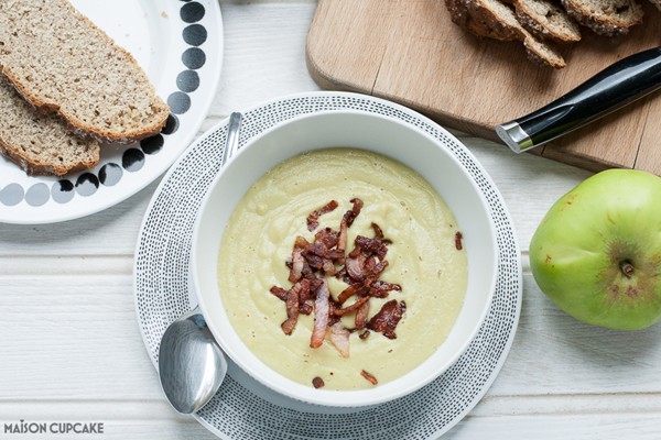 Easy apple soup with soya beans and bacon