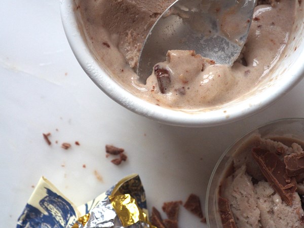 Easy banana ice cream with milk chocolate chunks
