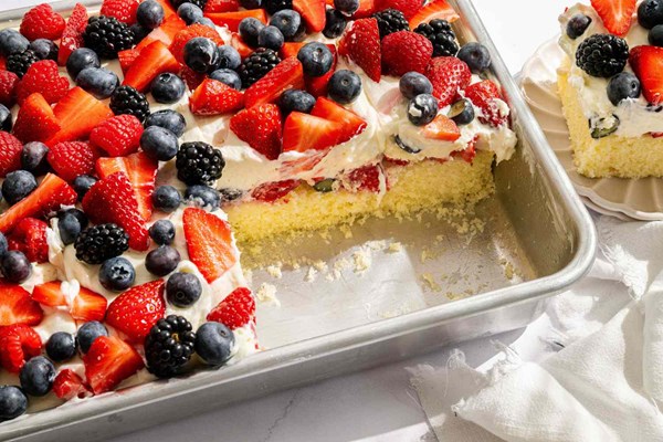 Easy berry Chantilly cake