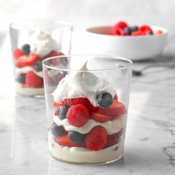 Easy berry cheesecake parfaits 