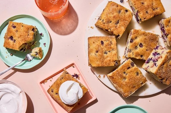 Easy blueberry muffin cake 