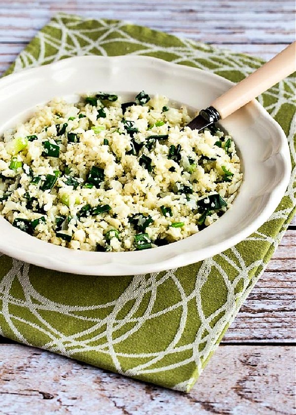 Easy cauliflower rice with garlic and green onion