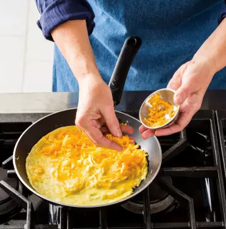 Easy cheddar omelet