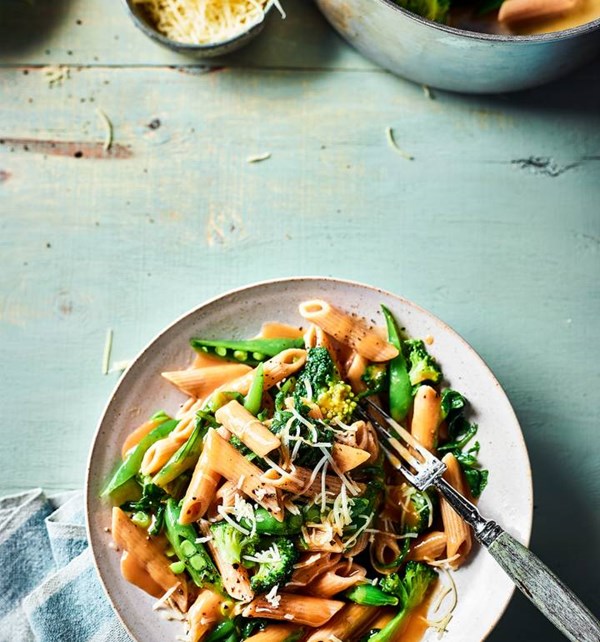 Easy cheesy pasta with greens