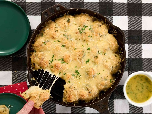 Easy, cheesy pull-apart garlic knots