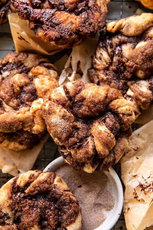 Easy chocolate cinnamon crunch knots
