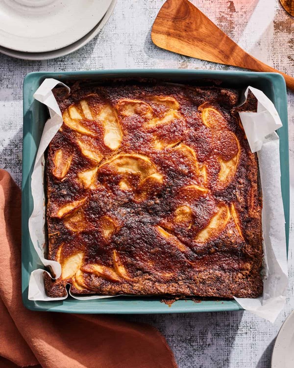 Easy cinnamon apple cake