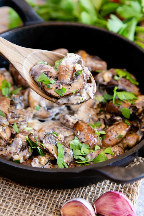 Easy creamy garlic mushrooms