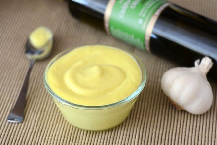 Easy garlic aioli