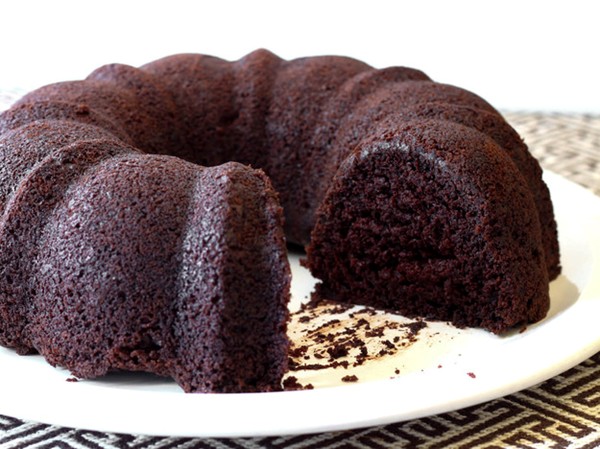 Easy gluten-free chocolate bundt cake