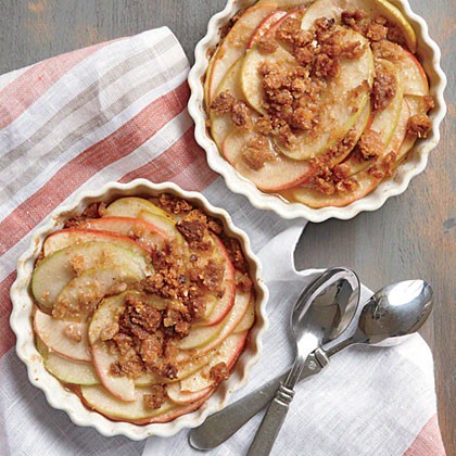 Easy individual apple crisps with oatmeal crumble