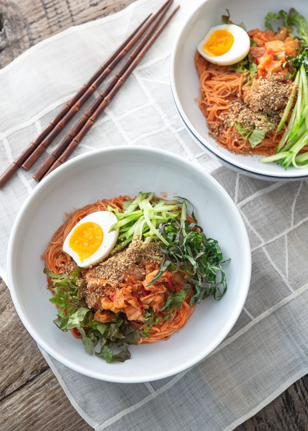 Easy Korean cold noodles (Bibim guksu) 