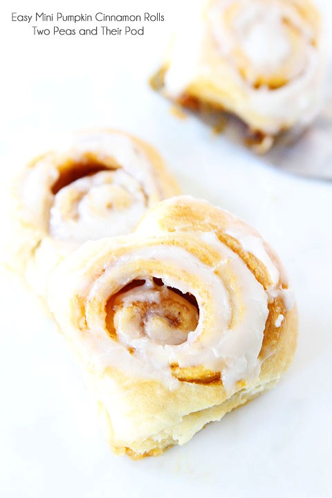 Easy mini pumpkin cinnamon rolls