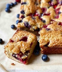 Easy mixed berry snacking cake