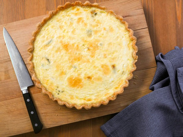 Easy mixed cheese quiche