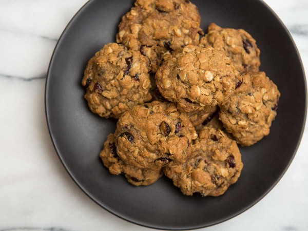 Easy one-bowl oatmeal cookies