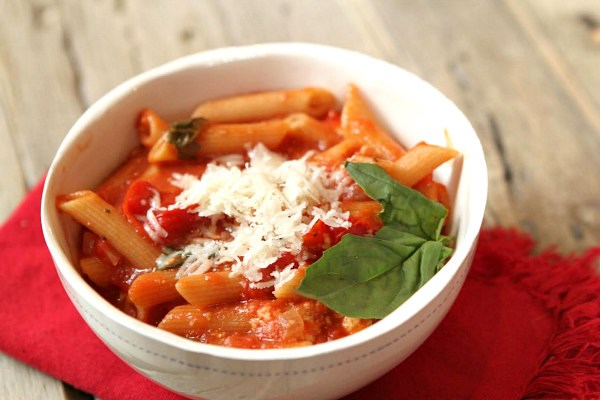 Easy one pot Caprese pasta