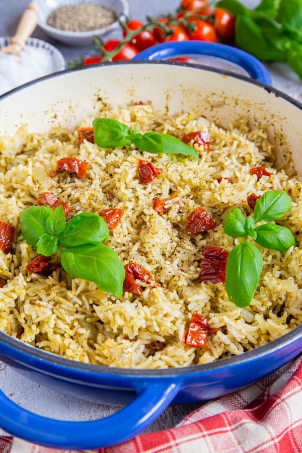 Easy one pot Italian rice with pesto and tomatoes