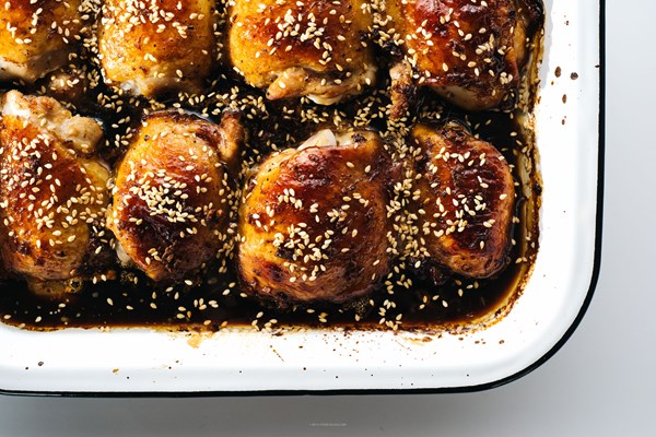 Easy oven-baked sesame chicken thighs