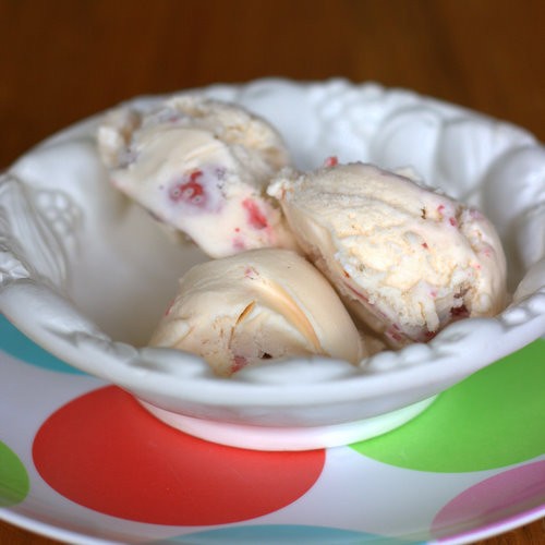 Easy peasy strawberry ice-cream