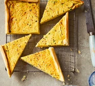 Easy pesto, cheese & pea tart