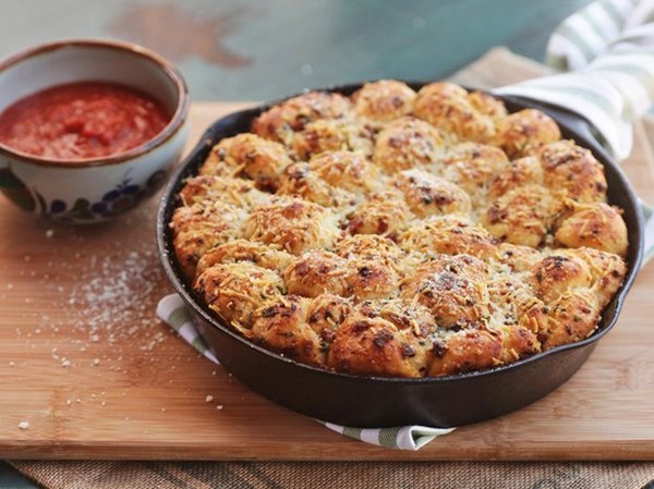 Easy pull-apart pepperoni garlic knots