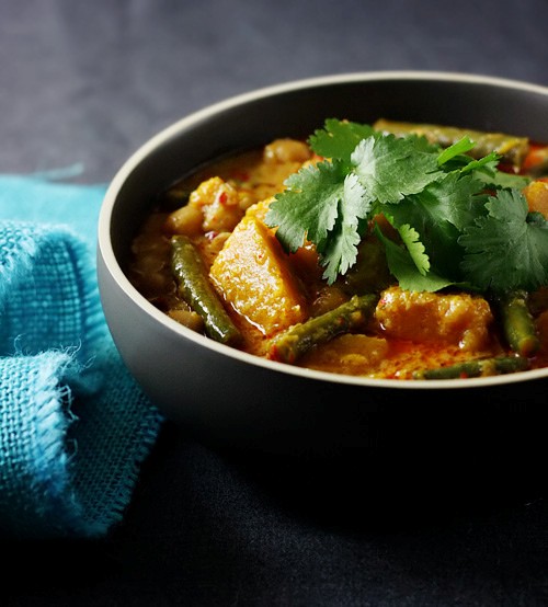 Easy pumpkin, chickpea and lemongrass curry