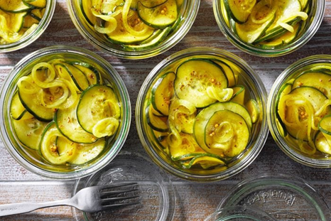 Easy refrigerator pickles