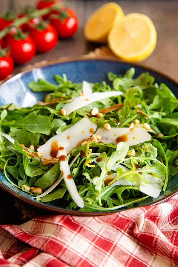 Easy rocket salad (arugula salad)