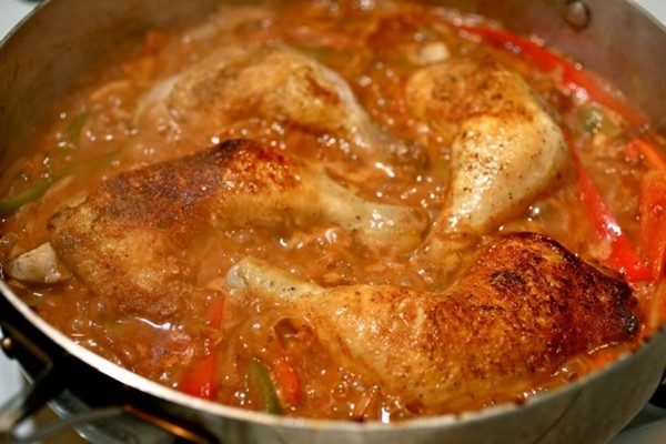 Easy skillet braised chicken with peppers and paprika