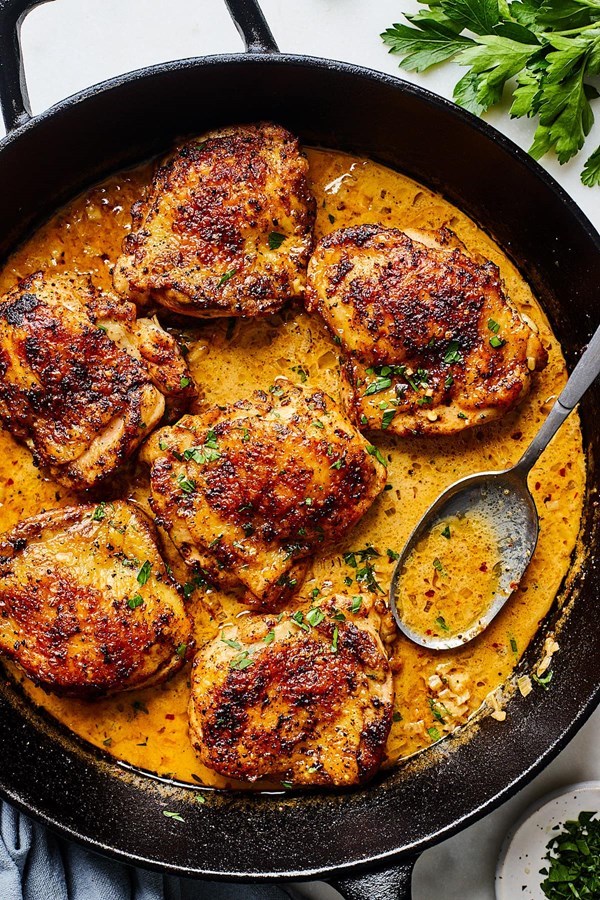 Easy skillet chicken thighs