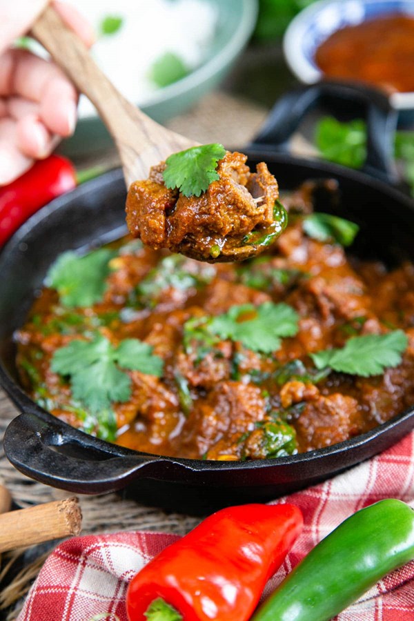 Easy slow cooker beef curry
