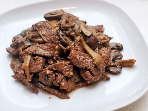 Easy stir-fried beef with mushrooms and butter