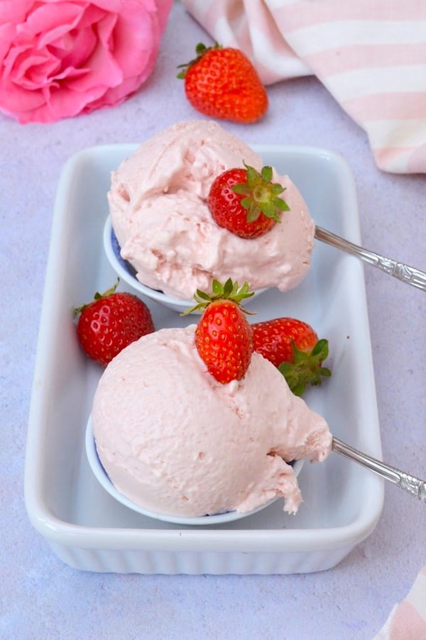 Easy strawberry ice cream