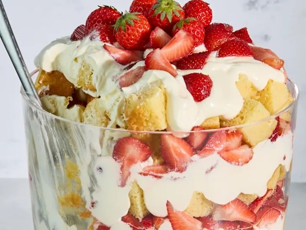 Easy strawberry trifle