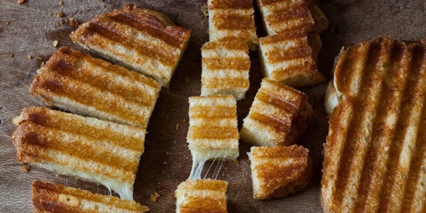 Easy tomato soup and grilled cheese croutons