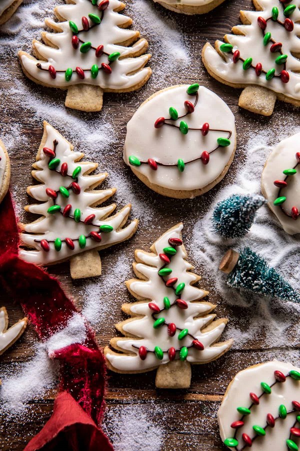 Easy vanilla bean Christmas lights cookies