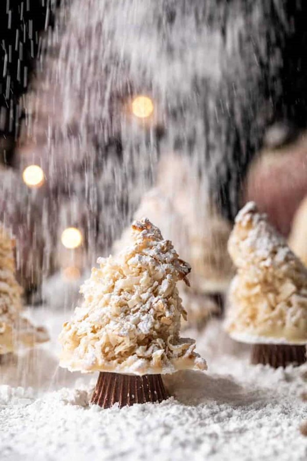 Easy vanilla sugar dusted macaroon trees