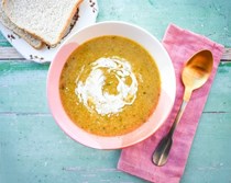 Easy vegan cauliflower soup with white beans 