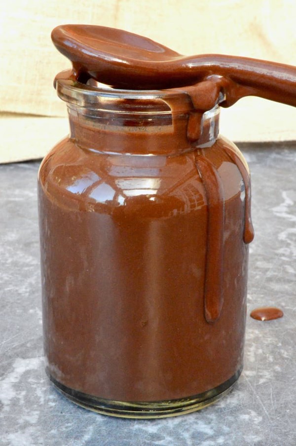 Easy vegan chocolate sauce